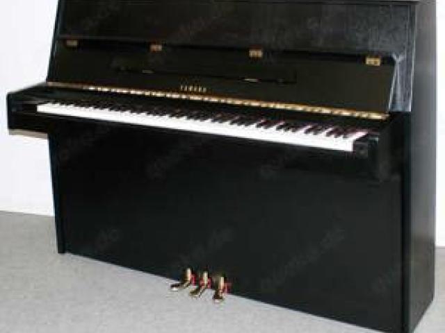 Klavier Yamaha P2, 113 cm, schwarz satiniert, Baujahr 1979, 5 Jahre Garantie - 1